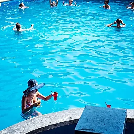 Отель Party Золотые Пески